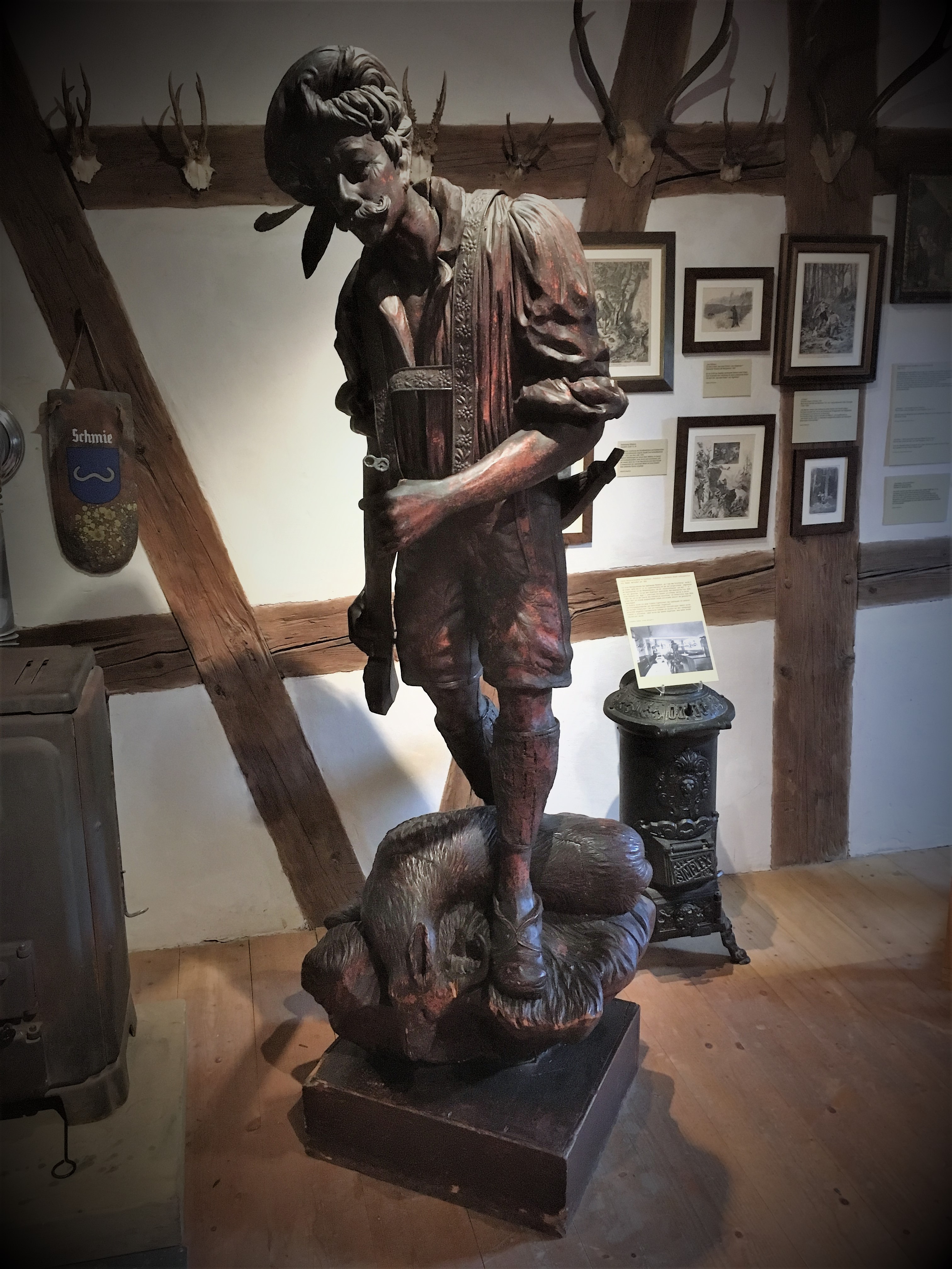 Lebensgroe Holzfigur